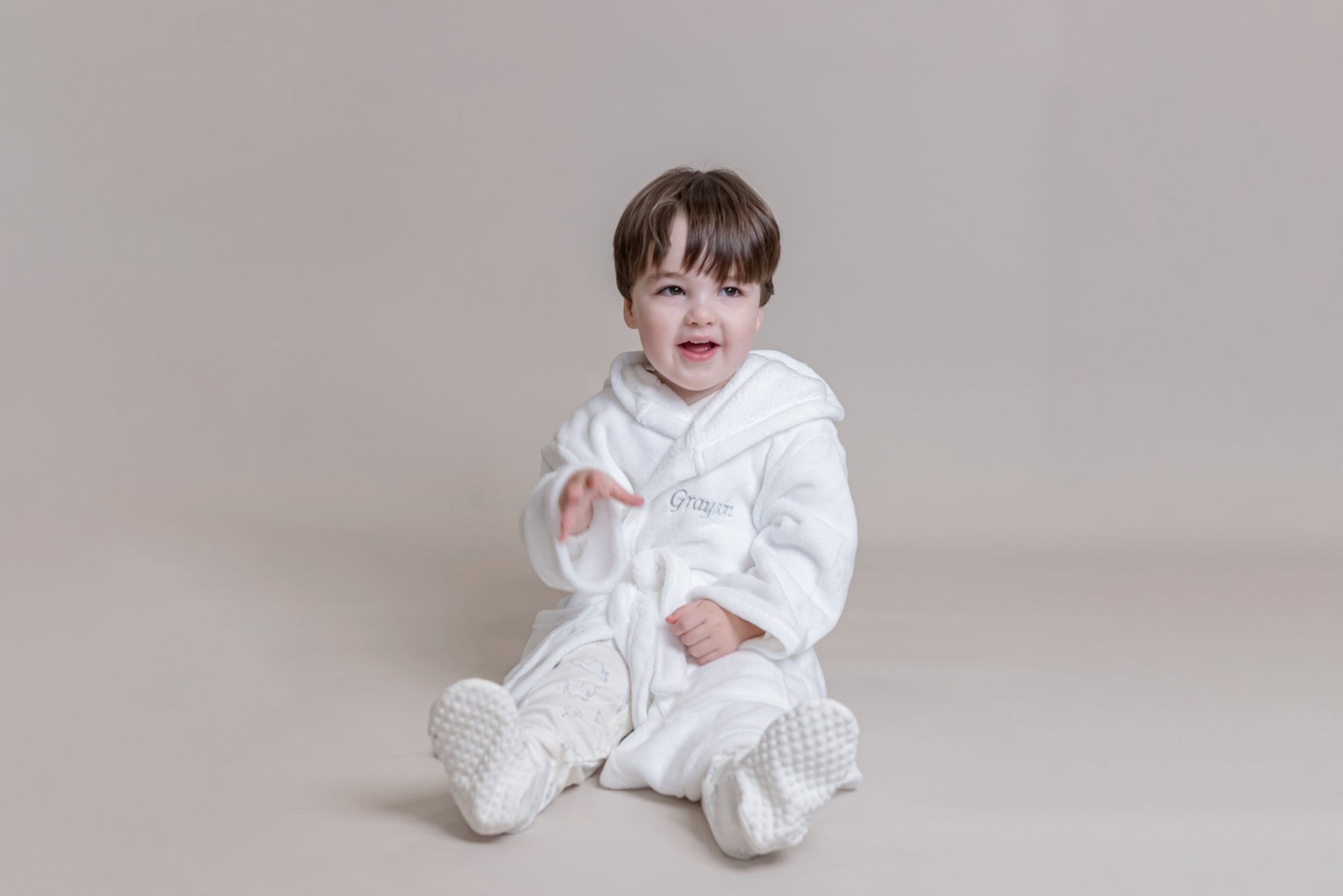 Luxurious white bath robe with personalised embroidery for little ones